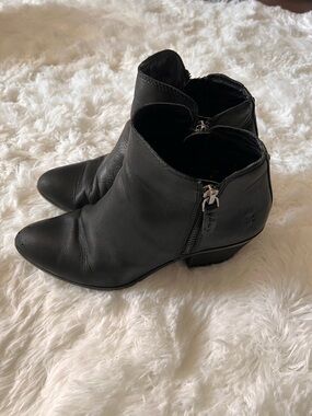 Frye Black Leather Ankle Boots - Women's Zip Booties, Size 6.5